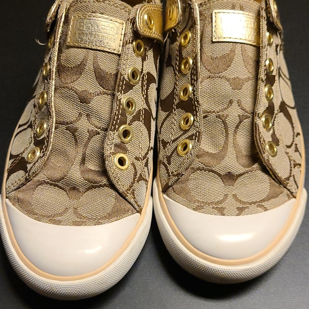 Coach barrett sneakers signature.
